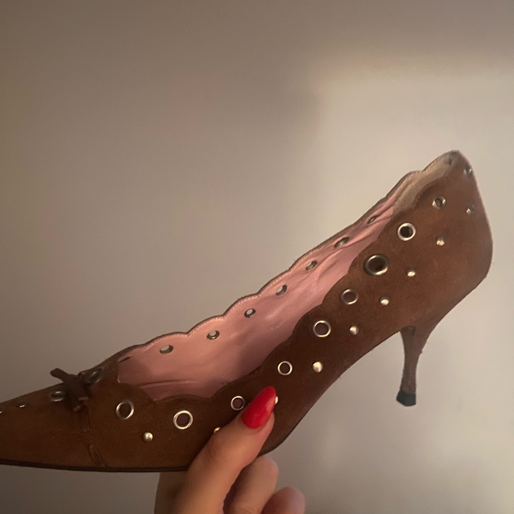 Prada suede grommet heels - VINTAGE - size 39 - Picture 3 of 3